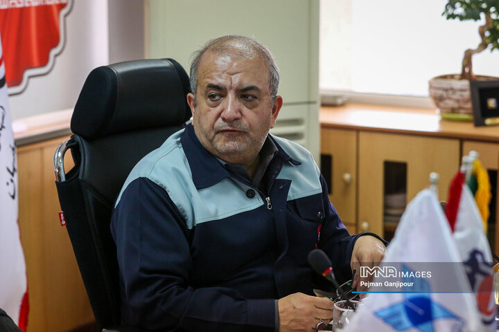 بازدید رئیس دانشگاه آزاد از کارخانه ذوب آهن اصفهان