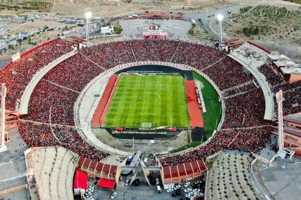 چمن استادیوم یادگار امام تبریز پایان فصل تعویض می‌شود
