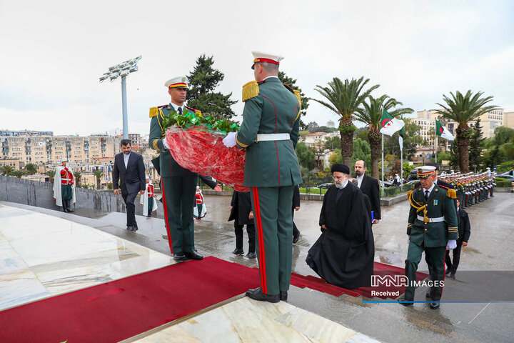 ادای احترام به شهدای انقلاب الجزایر