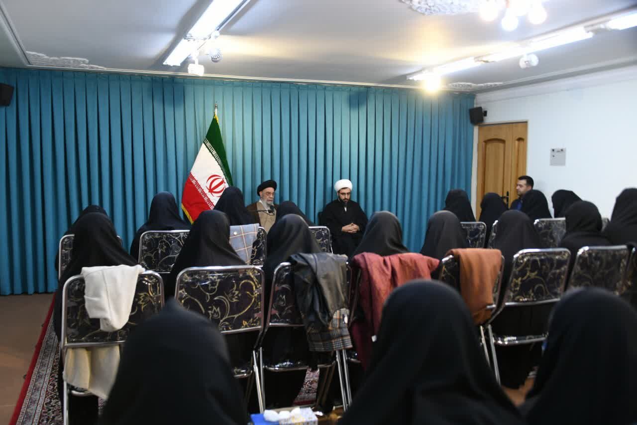 ورود گسترده، آگاهانه و مسلط به ابزارهای نوین، رسالت امروز مبلغان خواهر است