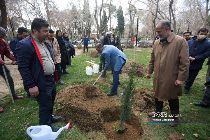 آیین آغاز کاشت 110 هزار درخت جدید در عرصه شهری
