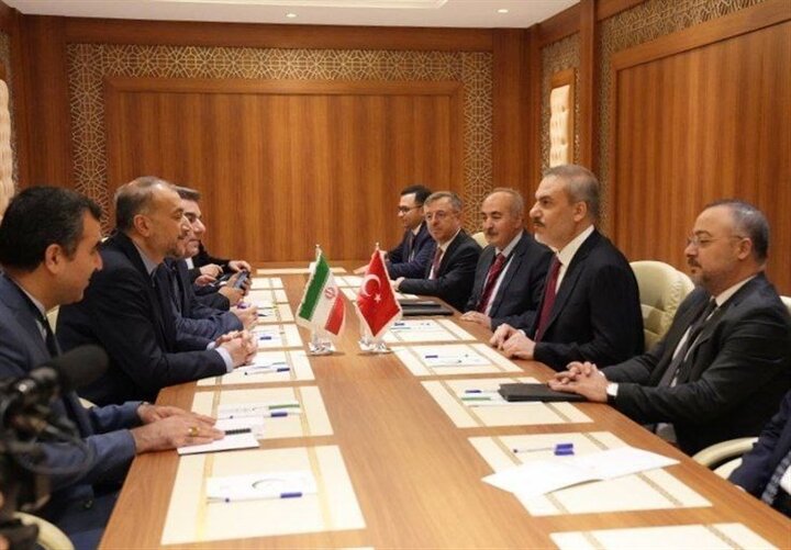 دیدار وزرای خارجه ایران و ترکیه در جده