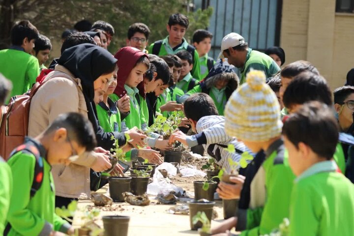 برگزاری آیین گرامیداشت روز درختکاری در منطقه ۹ اصفهان