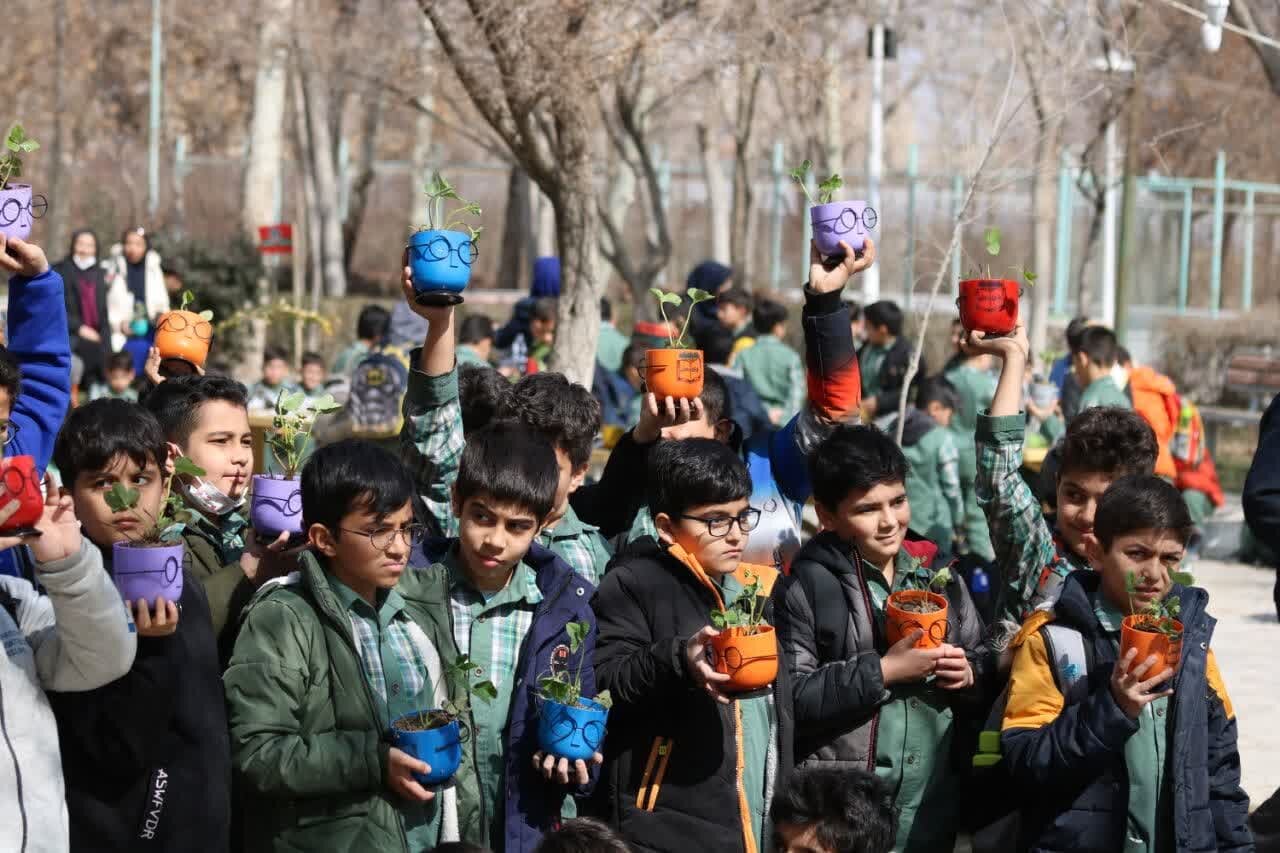 برگزاری آئین گرامیداشت روز درختکاری در منطقه ۹ اصفهان