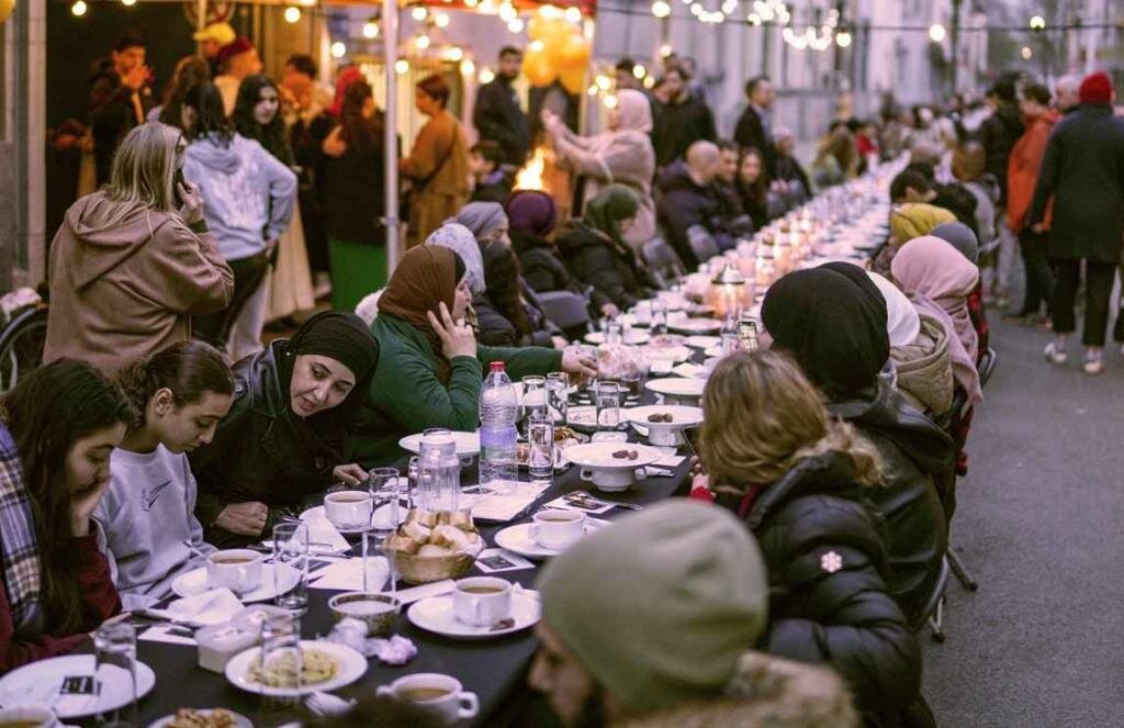 افطاری دو کیلومتری بلژیک در ماه رمضان