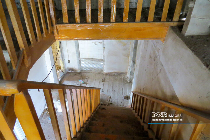 روزگار ناخوش گمرک چوبی آستارا