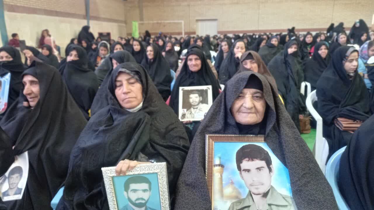 همه ما از برکت شهدا برخوردار هستیم