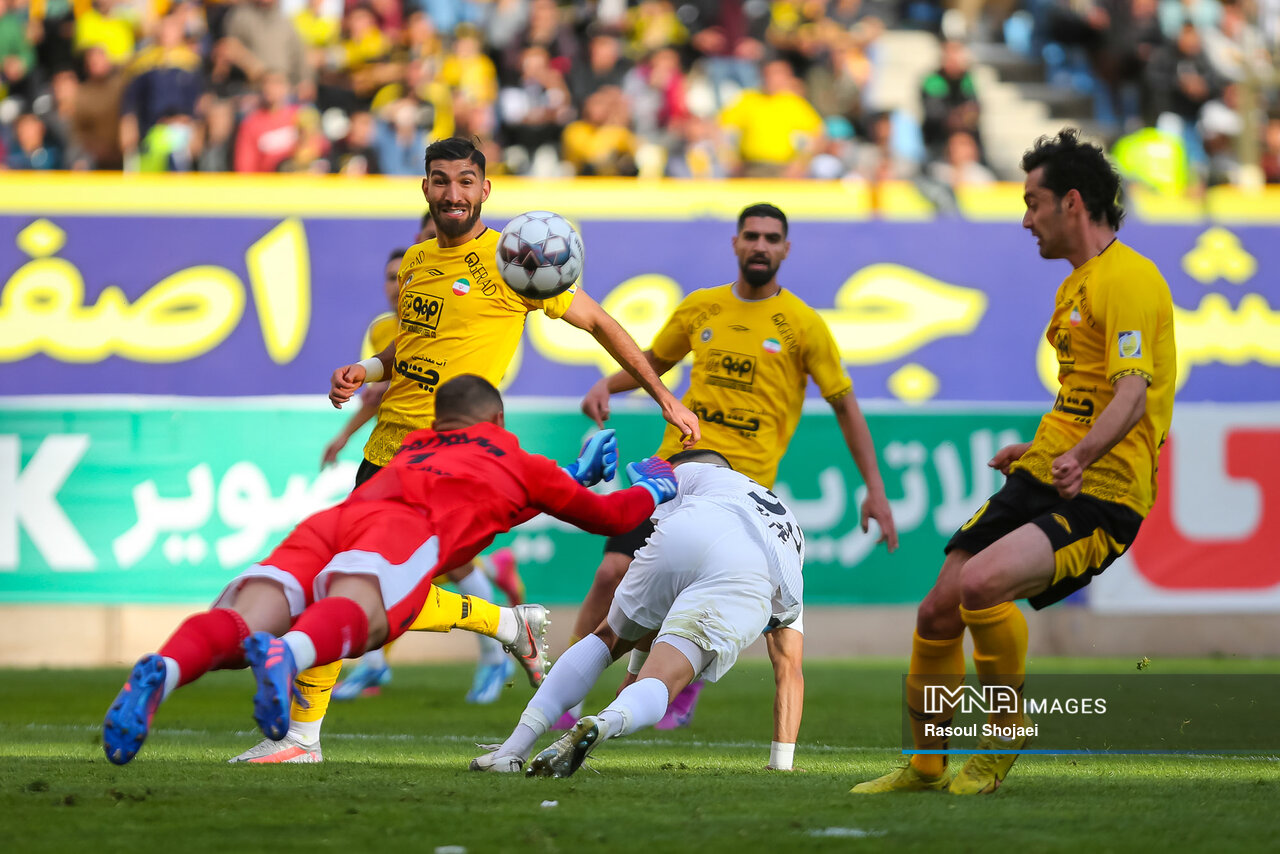 شهرستانیها صف اول درآمدزایی فدراسیون فوتبال