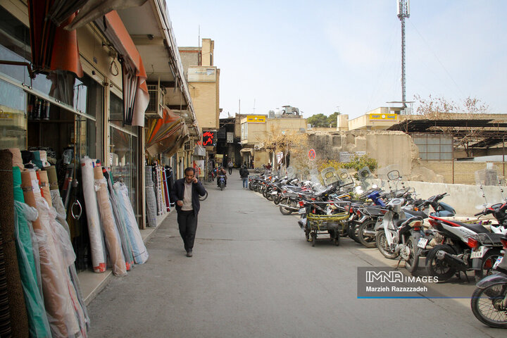  دروازه اشرف، بازار اصفهان