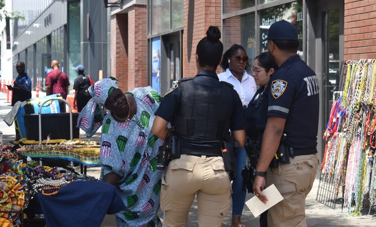 چالش جهانی پذیرش فروشندگان خیابانی در اقتصاد محلی