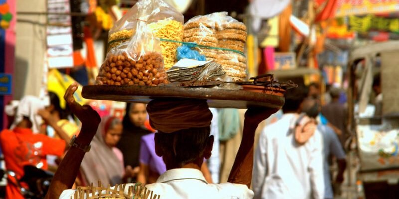 چالش جهانی پذیرش فروشندگان خیابانی در اقتصاد محلی