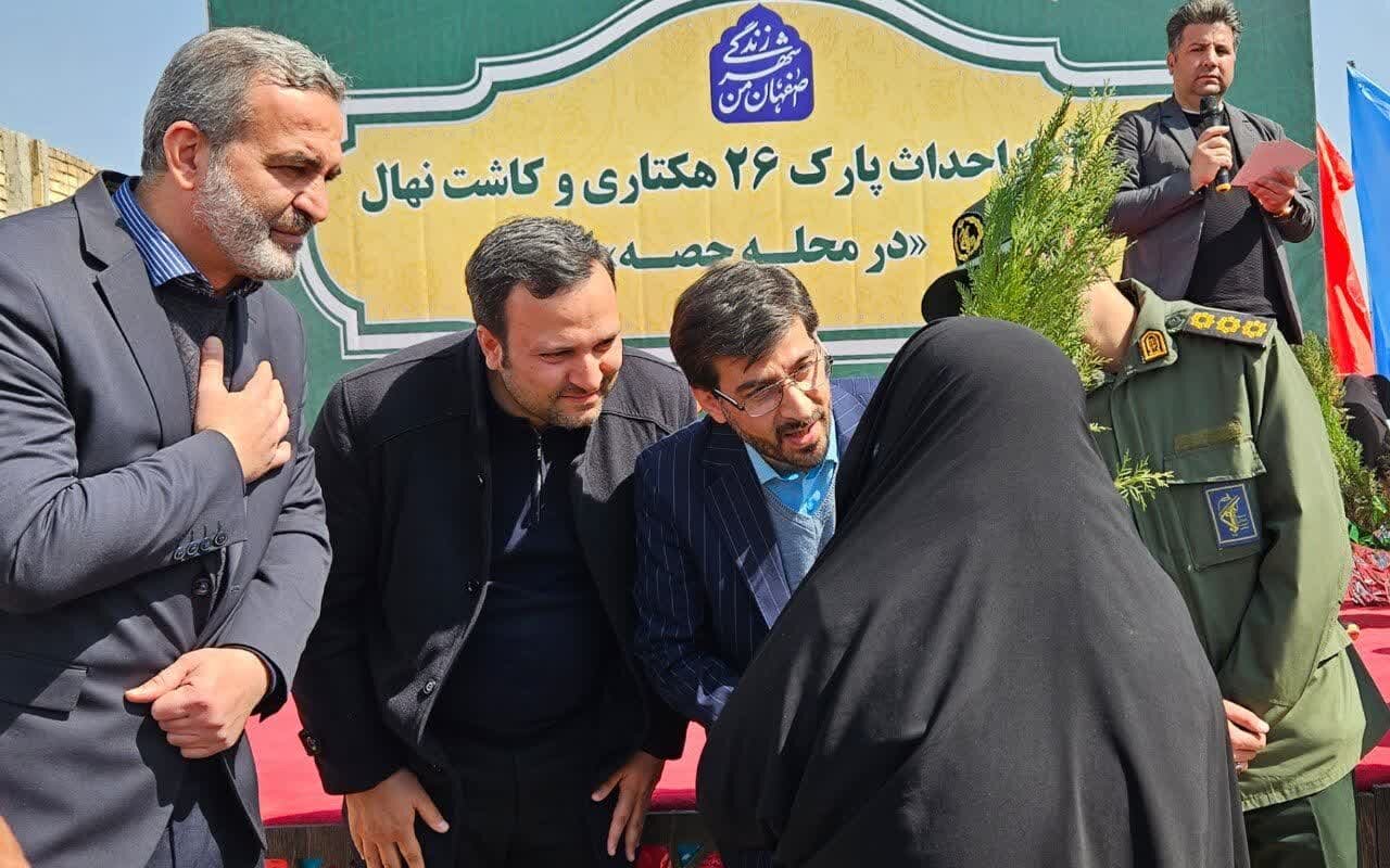 کاشت درخت در محله حصه بهنام شهدا