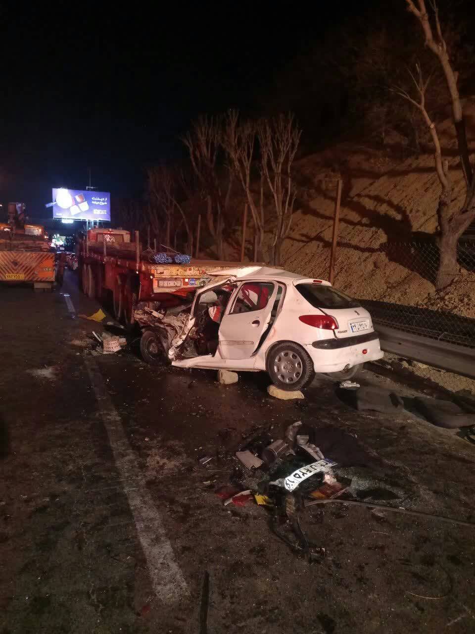 تصادف پژو ۲۰۶ با تریلر ۲ فوتی و یک مصدوم برجای گذاشت + عکس