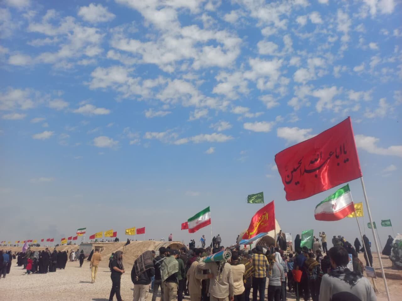 اینجا به تعداد زائران، قصه وجود دارد / نه اختیار آمدن در دستان تو است و نه نیامدن!