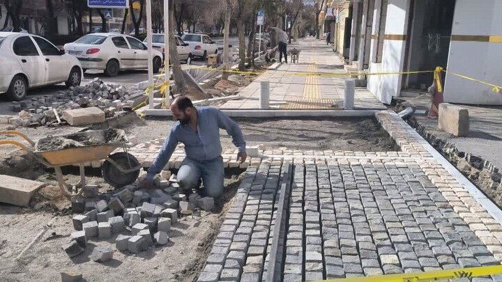 پیشرفت ۴۰ درصد پیاده‌روسازی خیابان کاشانی شهرکرد