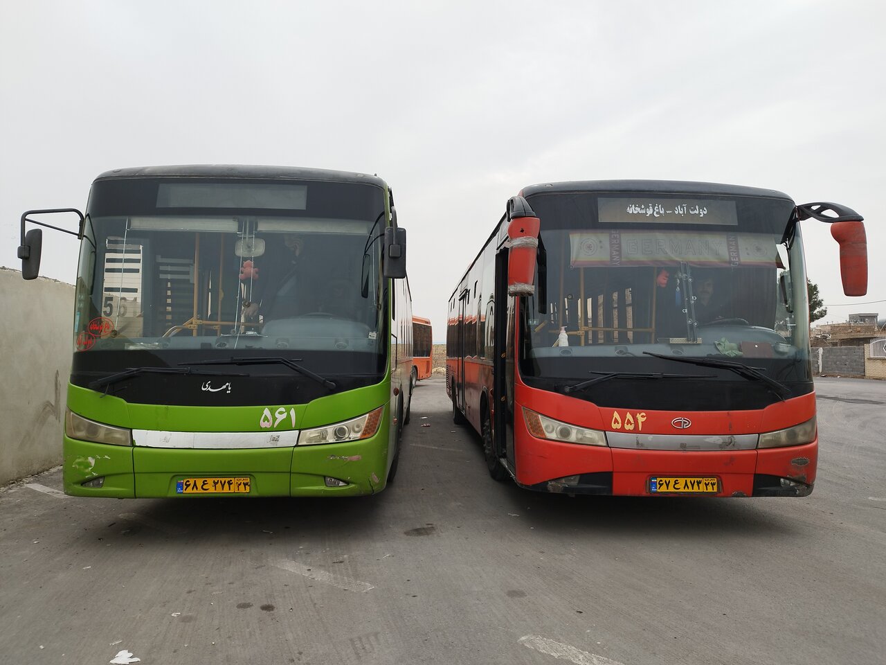 رانندگان و مسافران در انتظار روزهای خوش برای اتوبوسرانی دولتآباد