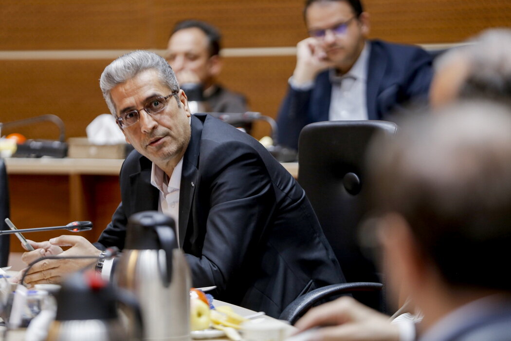 جلسه هماندیشی شهرداران ادوار در قم برگزار شد / تکیه بر مردم رمز موفقیت مدیریت شهری