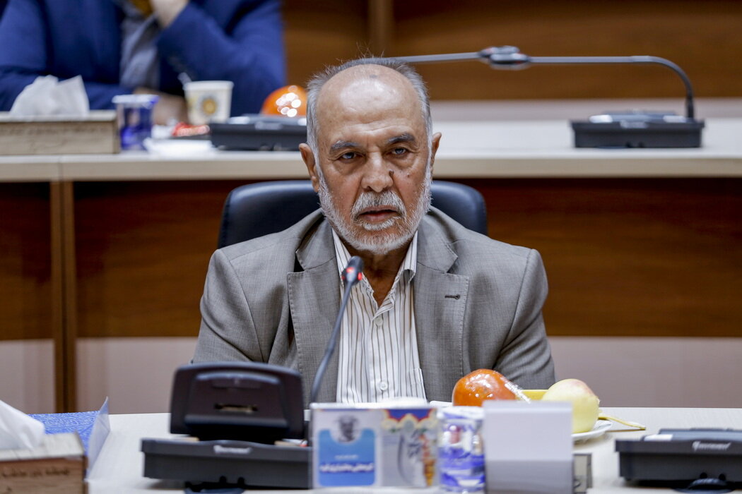 جلسه هماندیشی شهرداران ادوار در قم برگزار شد / تکیه بر مردم رمز موفقیت مدیریت شهری