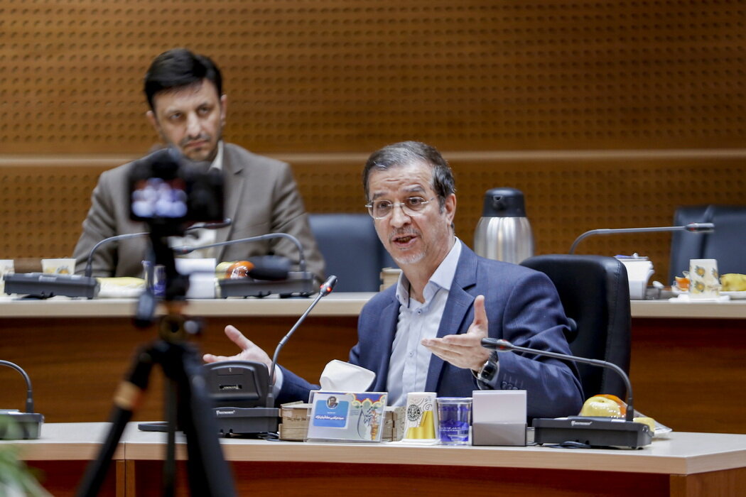 جلسه هماندیشی شهرداران ادوار در قم برگزار شد / تکیه بر مردم رمز موفقیت مدیریت شهری