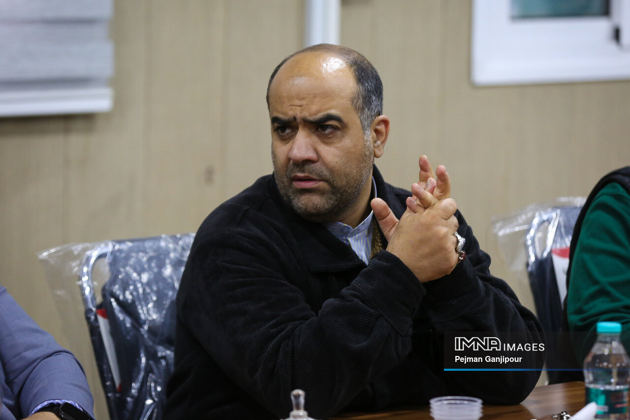 سرویسدهی ۵ اتوبوس گردشگری باغ فدک به مسافران نوروزی / نصب ۵۲۰ بازیکده در شهر اصفهان