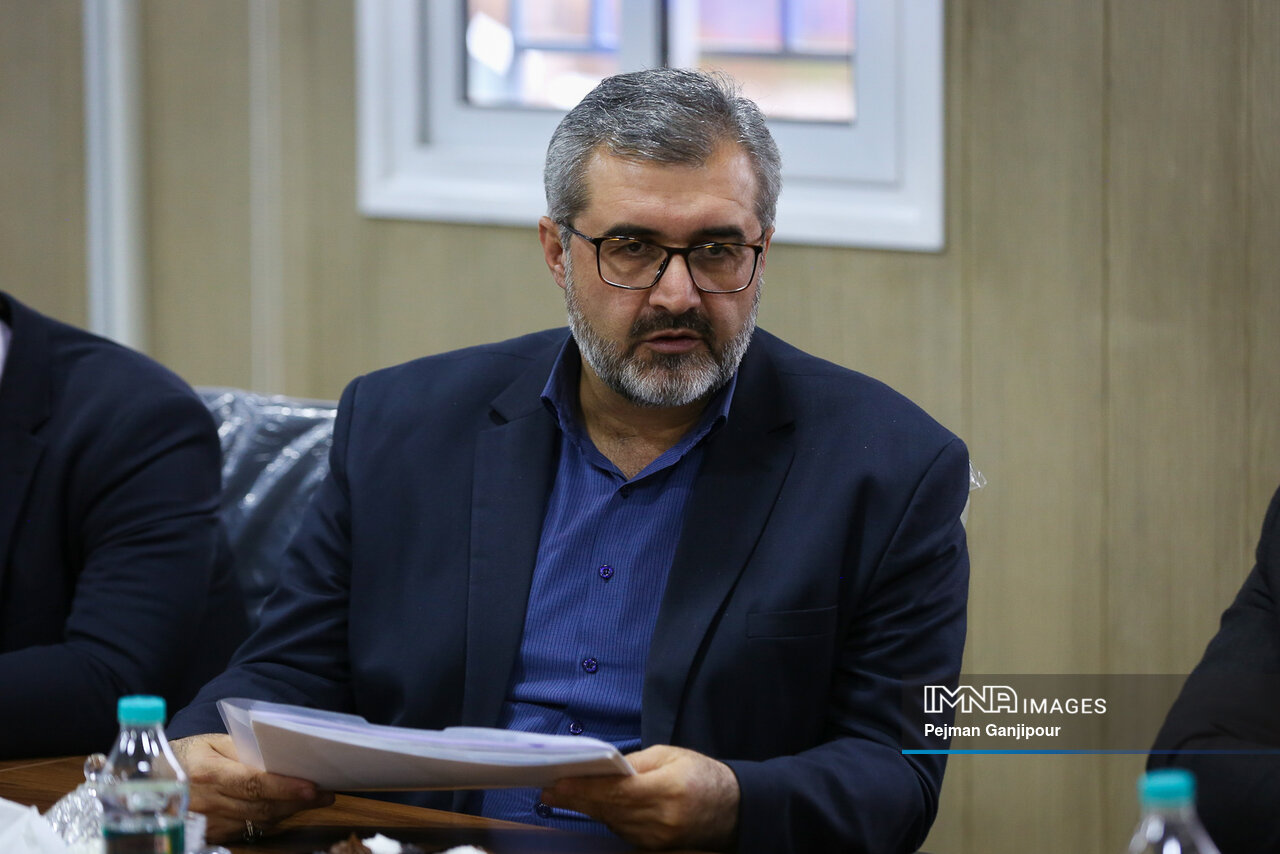 سرویسدهی ۵ اتوبوس گردشگری باغ فدک به مسافران نوروزی / نصب ۵۲۰ بازیکده در شهر اصفهان