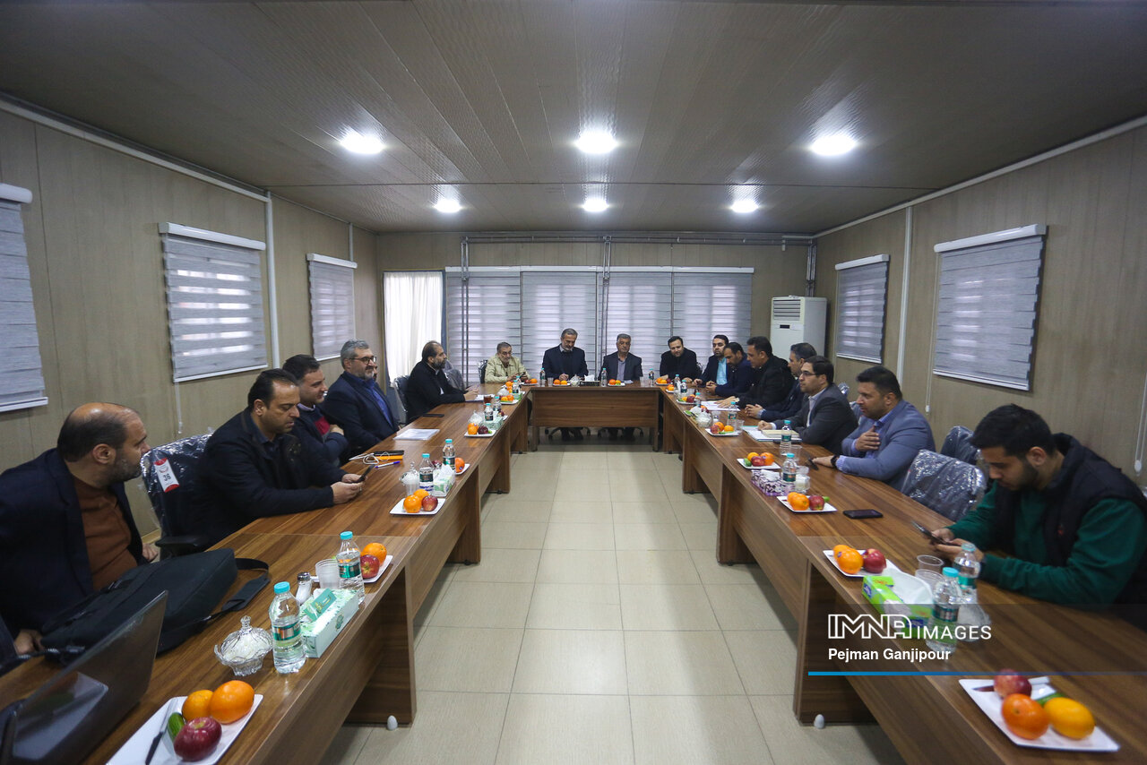 سرویسدهی ۵ اتوبوس گردشگری باغ فدک به مسافران نوروزی / نصب ۵۲۰ بازیکده در شهر اصفهان