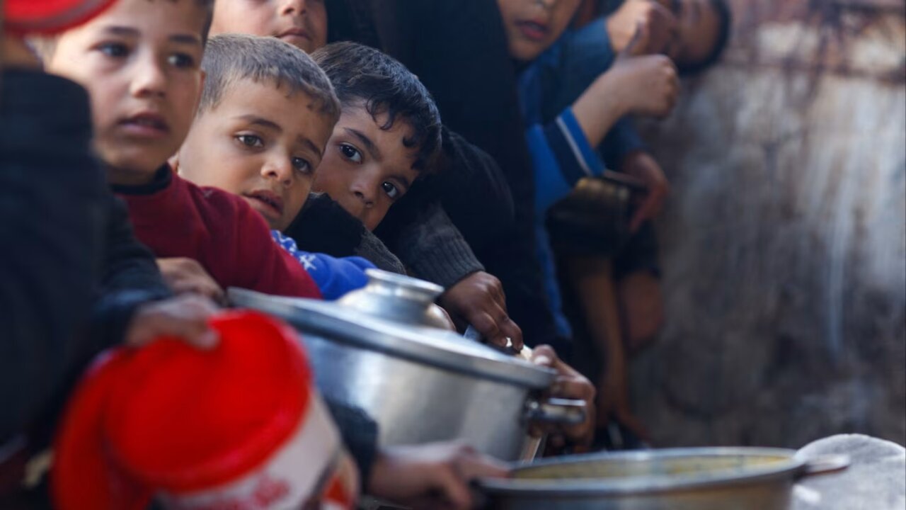 کودکان غزه از گرسنگی و ضعف حتی توان گریه کردن ندارند
