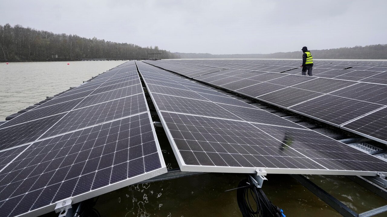 اجرای بیش از ۸۰ پنل خورشیدی از محل تسهیلات حمایتی دولت در فریدن