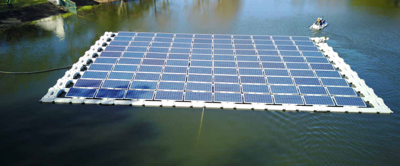 حفاظت از منابع آب و همافزایی تولید برق با پنلهای خورشیدی شناور