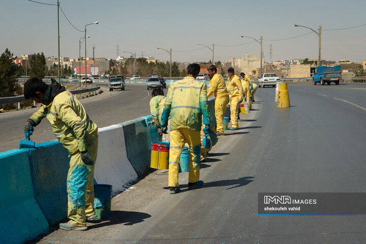 رنگ‌آمیزی۹۰ هزار متر جداول معابر منطقه ۱۰ اصفهان در آستانه سال نو