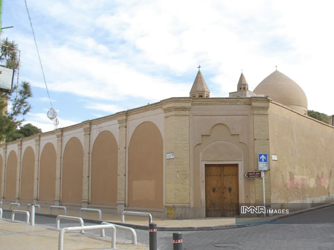 جلفا؛ پیوند دین و فرهنگ در شهر آب و کاشی