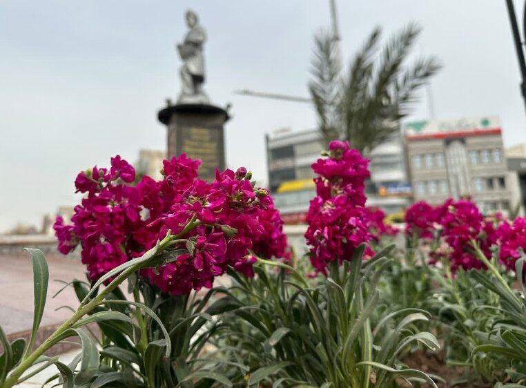 استقبال از نوروز در سمنان با کاشت انواع گل‌های بهاری در سطح شهر