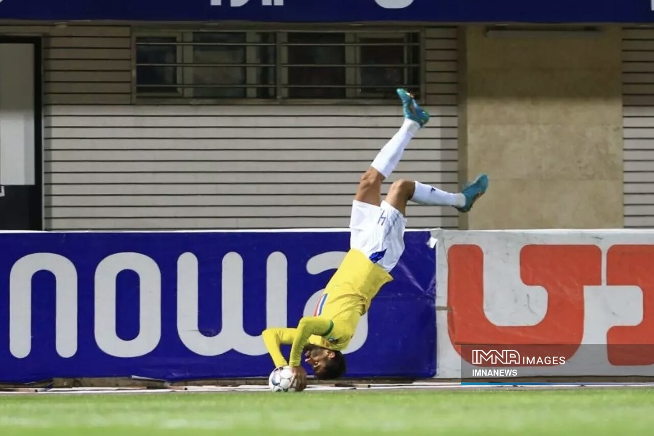 صدرنشین لیگبرتر در پایان سال استقلال خواهد بود؟