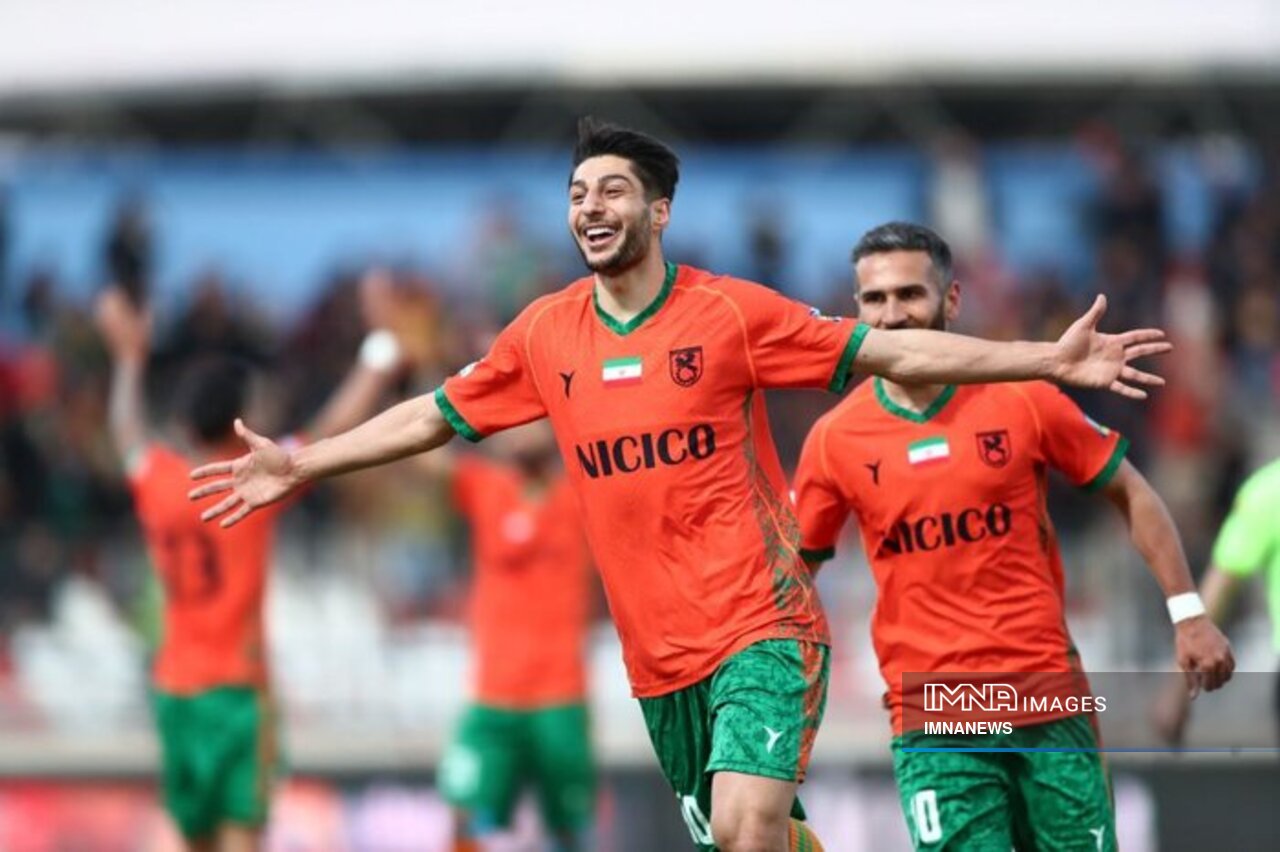 صدرنشین لیگبرتر در پایان سال استقلال خواهد بود؟