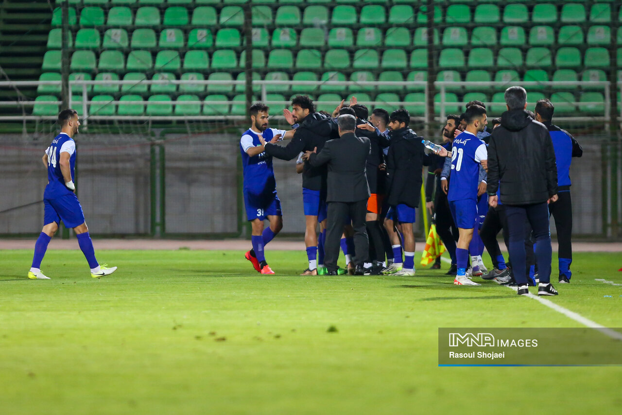 صدرنشین لیگبرتر در پایان سال استقلال خواهد بود؟