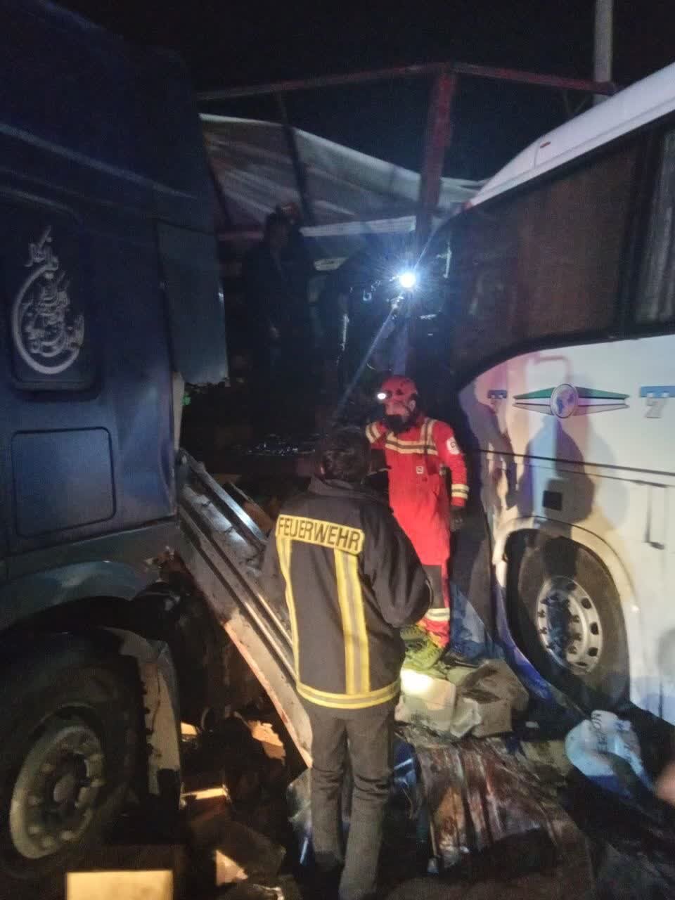 دو کشته و ۱۹ مصدوم در تصادف اتوبوس با تریلی در محور ارومیه_تبریز