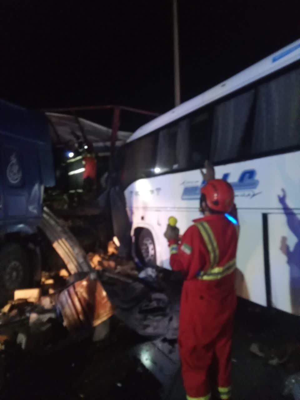 دو کشته و ۱۹ مصدوم در تصادف اتوبوس با تریلی در محور ارومیه_تبریز