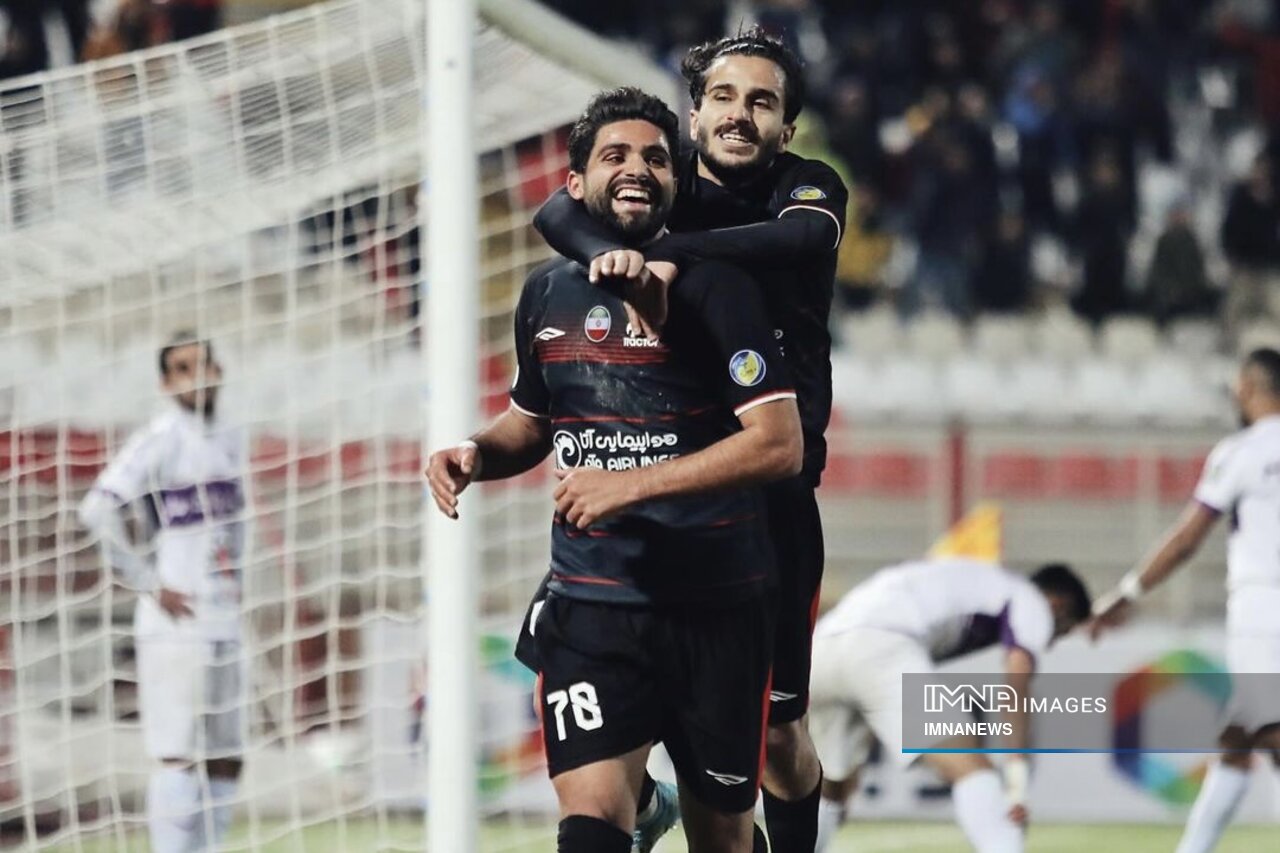 صدرنشین لیگبرتر در پایان سال استقلال خواهد بود؟