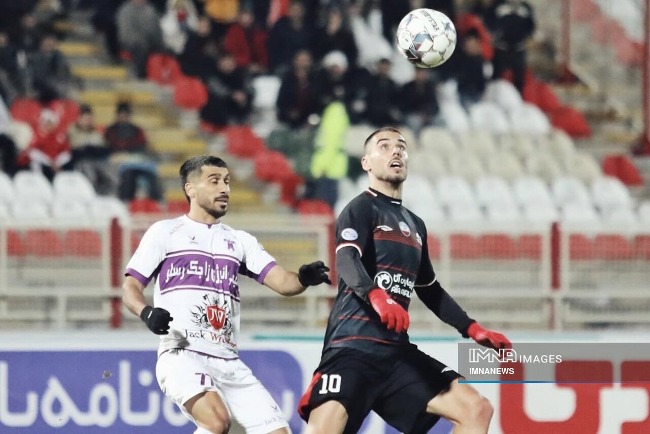 صدرنشین لیگبرتر در پایان سال استقلال خواهد بود؟