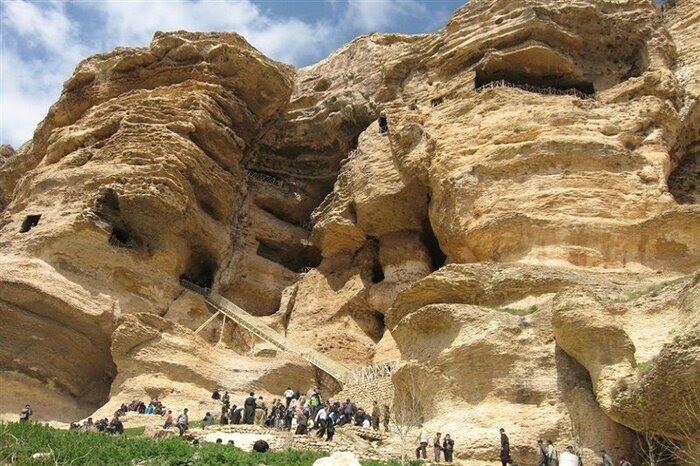 پاک‌سازی محوطه‌های تاریخی کردستان برای میزبانی از گردشگران نوروزی