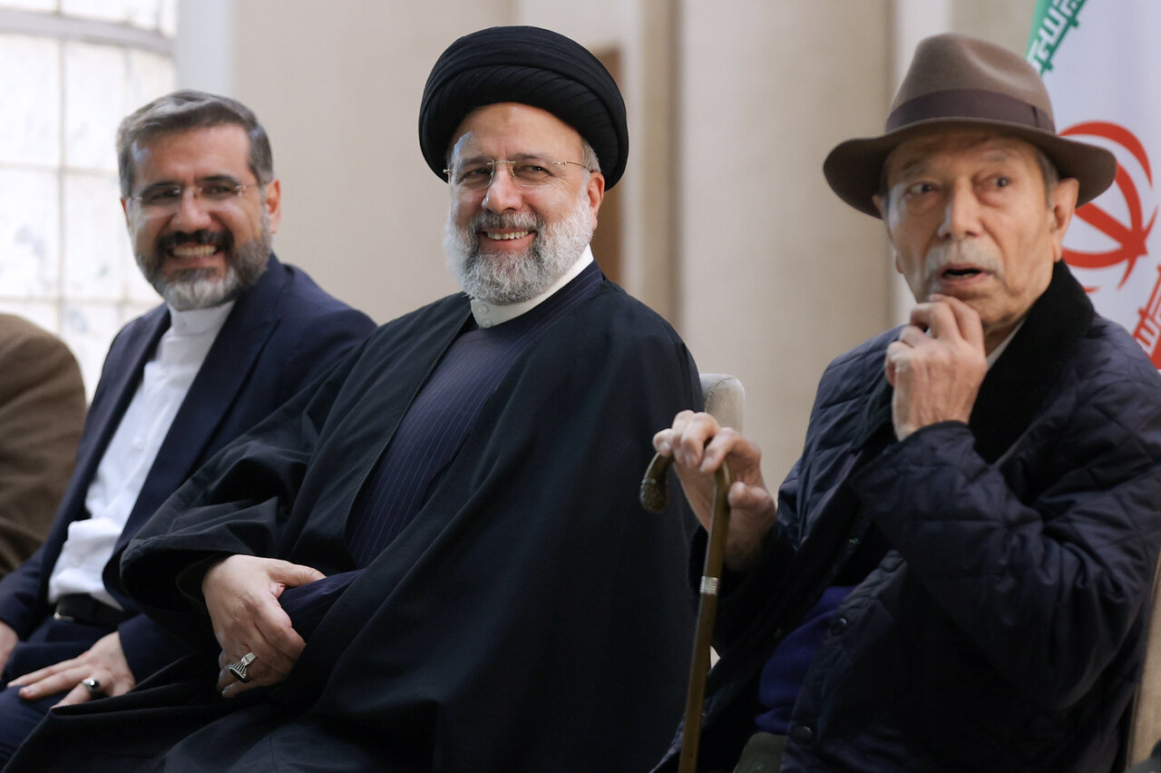 هنرمندان با جوشش درونی هنر خود در امید دادن به جامعه پیشرو باشند