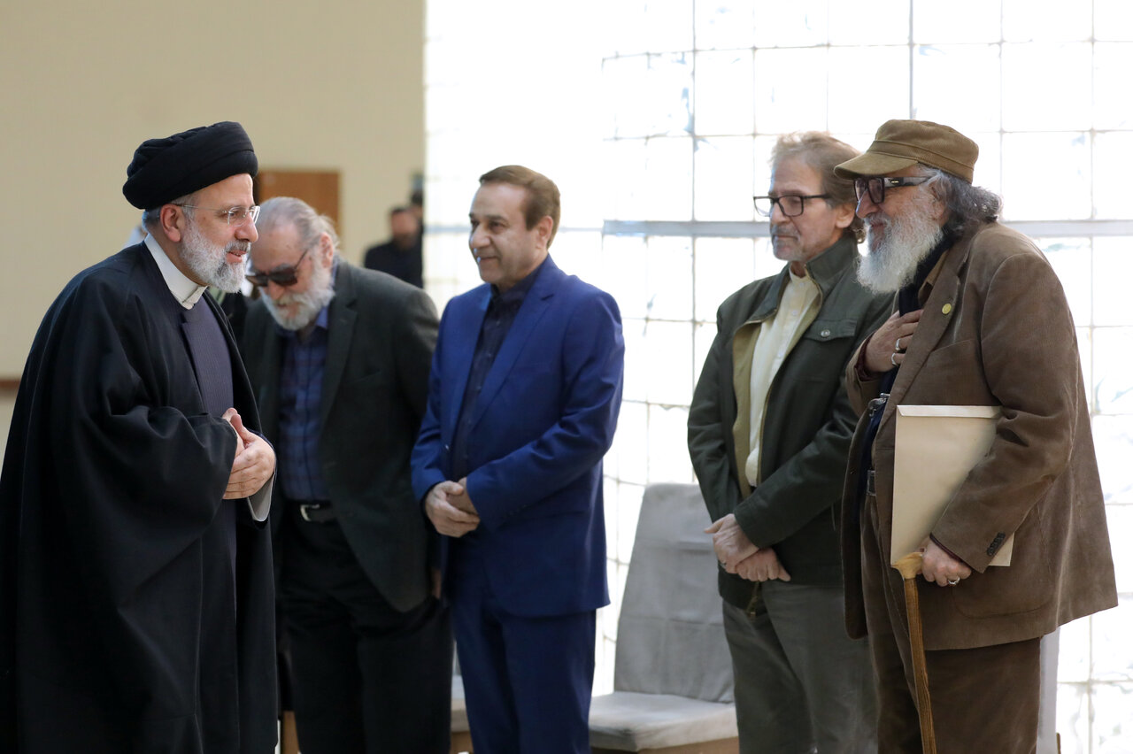 هنرمندان با جوشش درونی هنر خود در امید دادن به جامعه پیشرو باشند