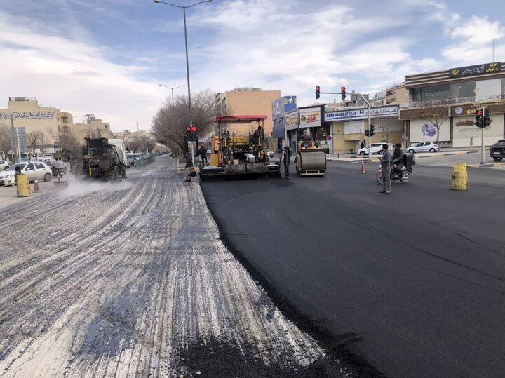 اصلاح روشنایی و آسفالت مسیرهای پرتردد مسافران نوروزی در سمنان