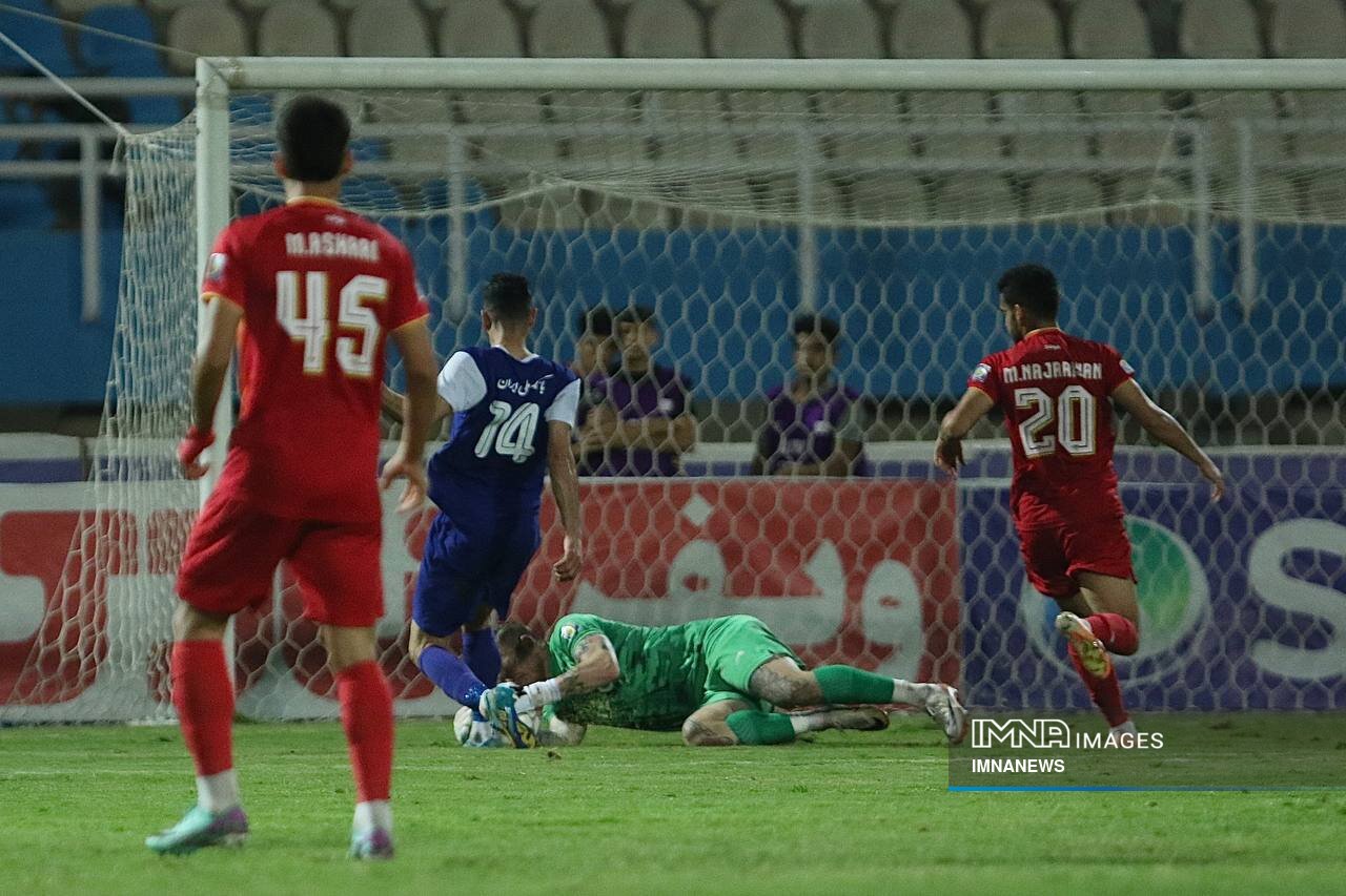 الکلاسیکو فوتبال ایران در پایتخت / پذیرایی تراکتور از صدرنشین در جهنم سهند