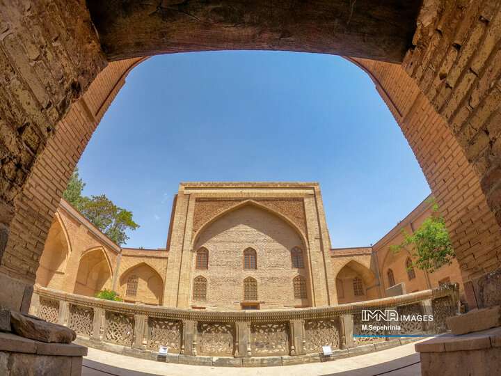 مقبره شیخ شهاب الدین اهری در شهرستان اهر