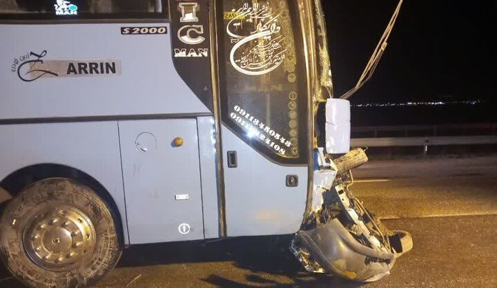 تصادف اتوبوس با پراید در قزوین یک‌فوتی و یک‌مصدوم برجای گذاشت