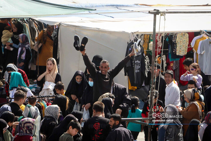 بازار دست فروشان میدان امام علی(ع) در آخرین ساعت‌های سال