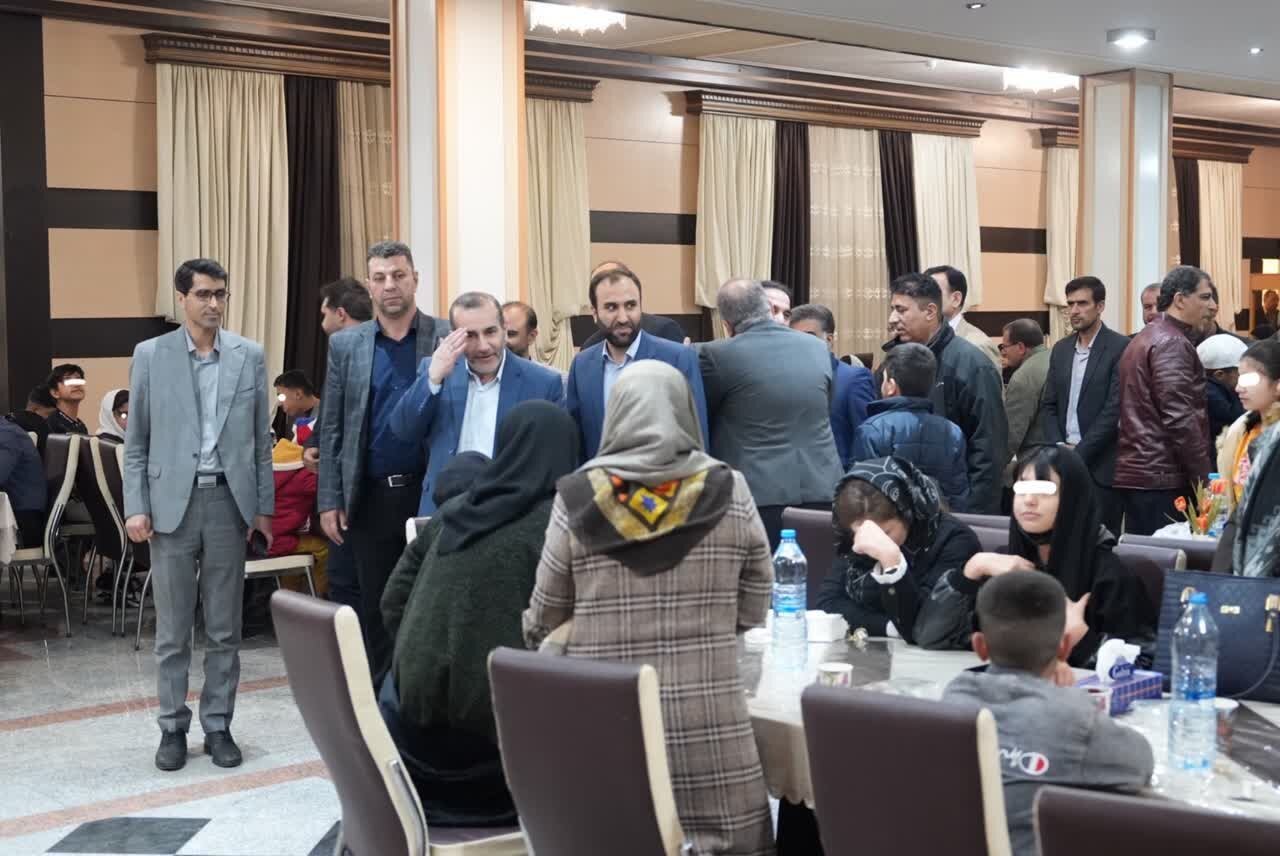 افطاری شب عید استاندار کرمانشاه در کنار خانواده‌های مددجوی بهزیستی