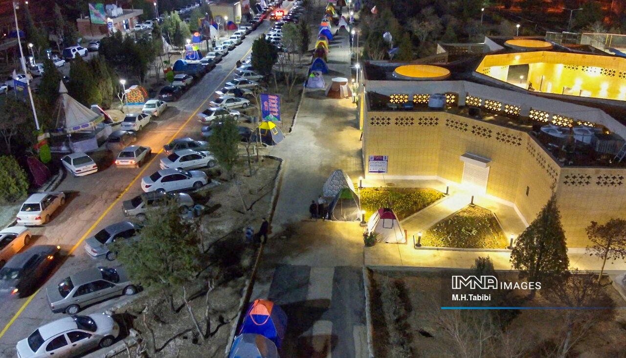 آخرین شب سال ۱۴۰۲ در کمپ اسکان موقت باغ فدک اصفهان