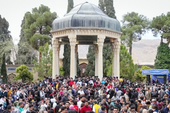 میزبانی حافظ و تخت جمشید از ۴۰ هزار مسافر نوروزی در مراسم تحویل سال